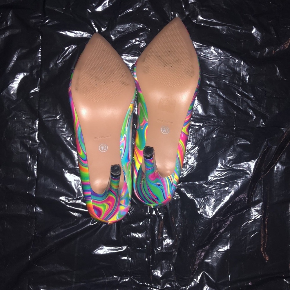 Paint-swirl looking colorful heels - Picture 4 of 4